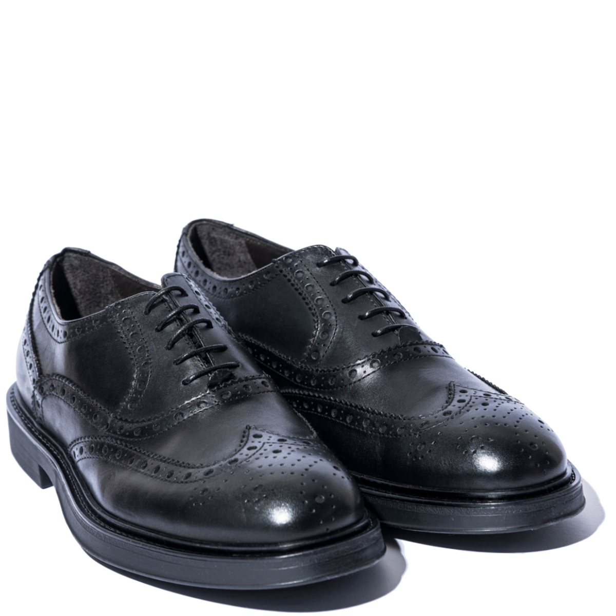 Classica-Allacciata-Saxone-Vitello-Coda-Di-Rondine-Nero-1