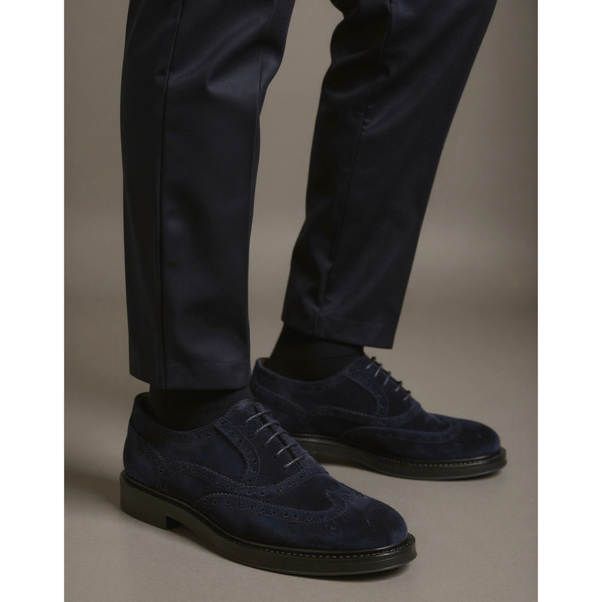 Classica Allacciata Saxone Camoscio Coda Di Rondine Blu - Saxone - Calzature Savorè